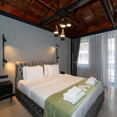 Monev 4*