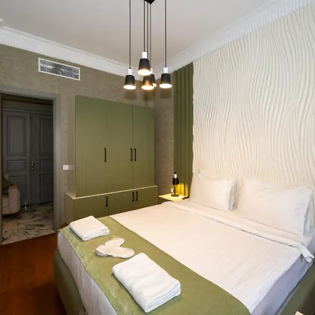 Monev 4*
