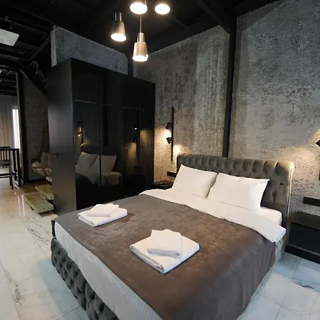 Monev 4*
